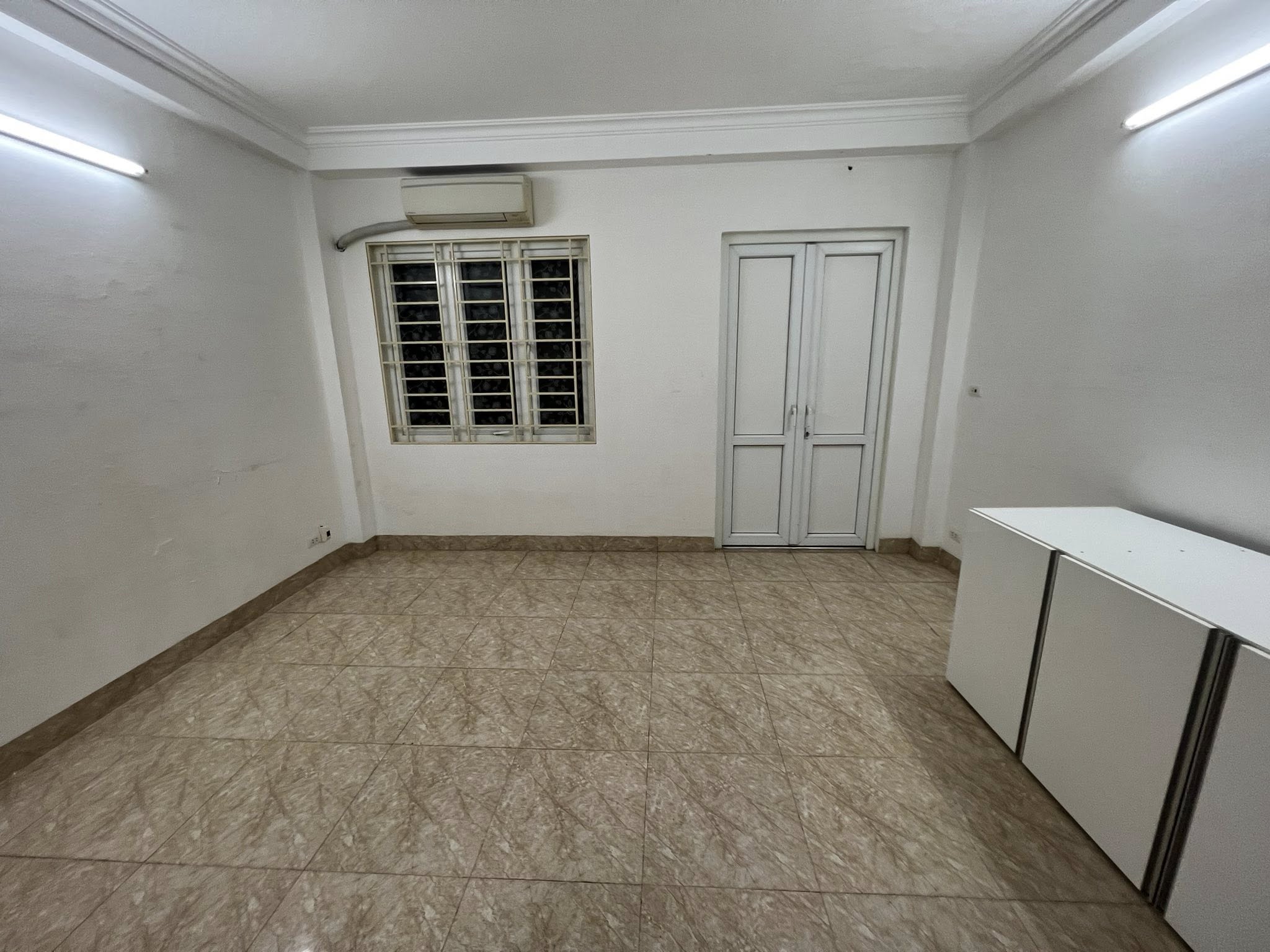 Cho thuê nhà ngõ ô tô Phố Hoàng Văn Thái, 4 tầng x 50m2, 5 ngủ, 19.5 Triệu VP, Trung tâm - Ảnh 3